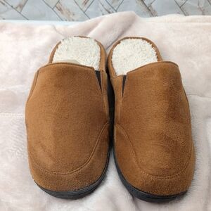 Totes Cozy Brown‎ Suede Slippers